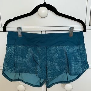 Lululemon Teal Patterned 2.5 inch Speed Up Shorts Size 6